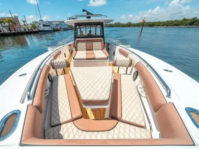 Everglades Boats 435 CC