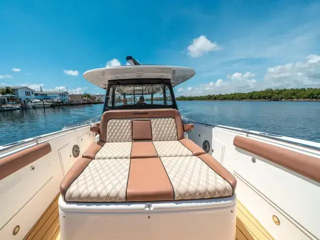 Everglades Boats 435 CC