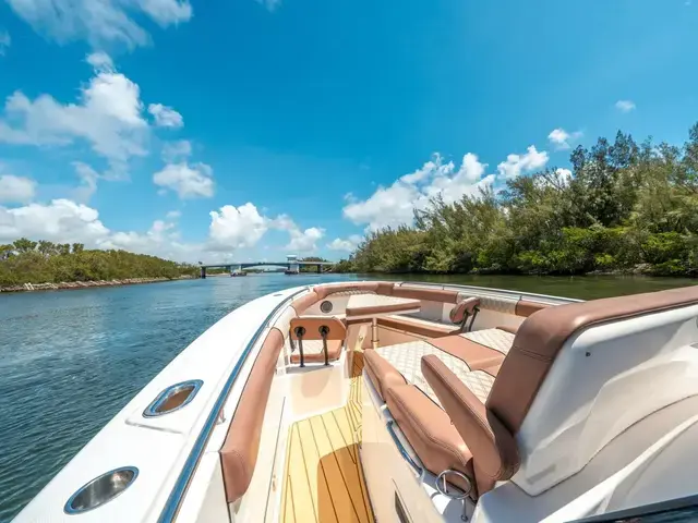 Everglades Boats 435 CC