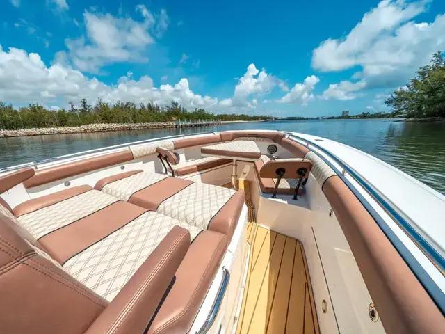 Everglades Boats 435 CC