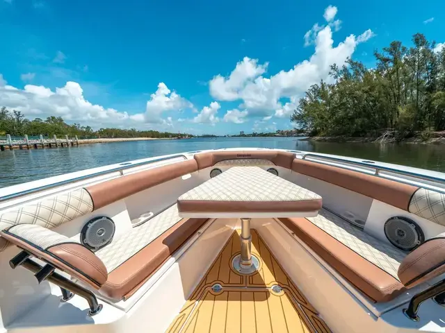 Everglades Boats 435 CC