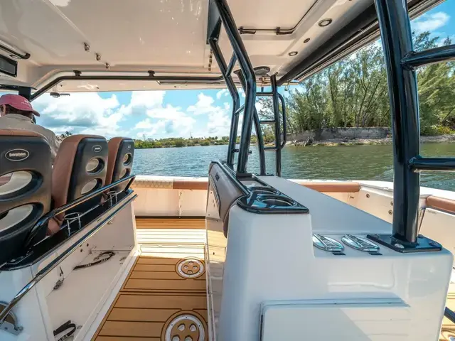 Everglades Boats 435 CC