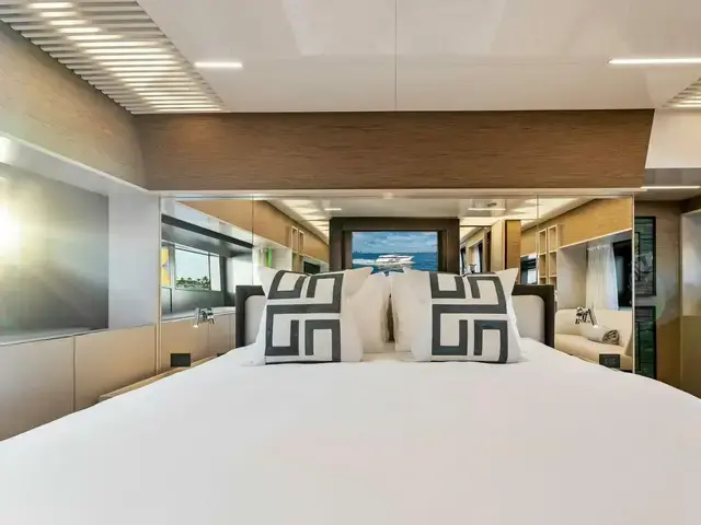 Ferretti Yachts 920