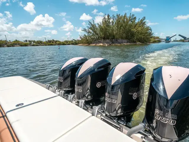 Everglades Boats 435 CC