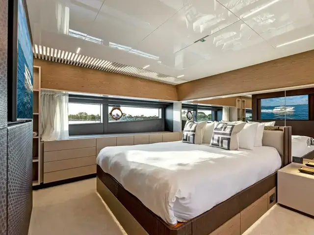 Ferretti Yachts 920