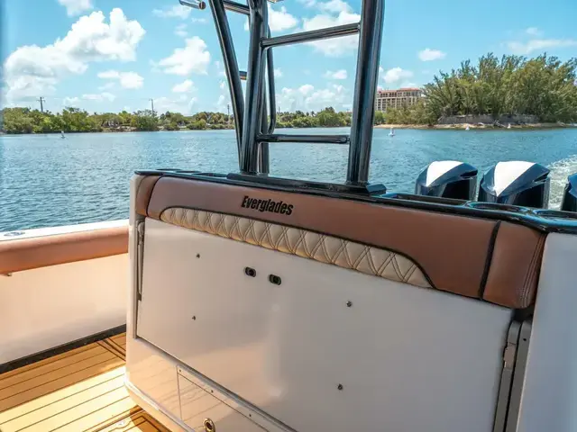 Everglades Boats 435 CC