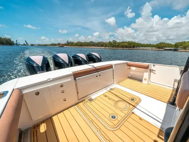 Everglades Boats 435 CC