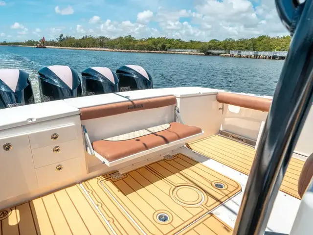 Everglades Boats 435 CC