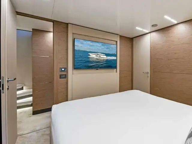 Ferretti Yachts 920