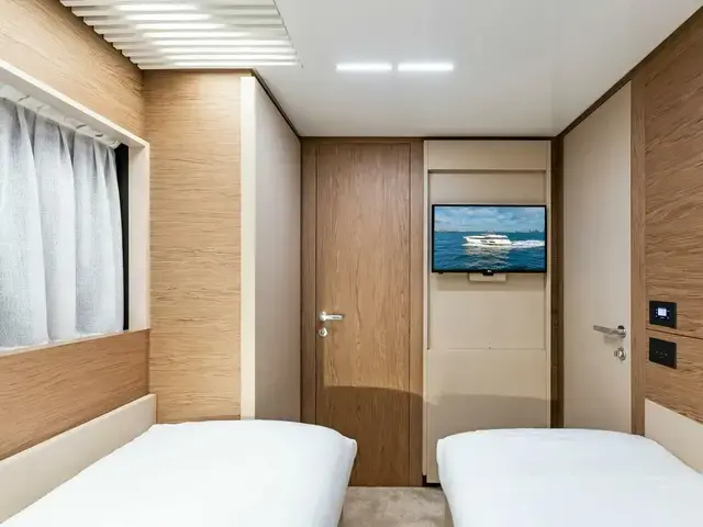 Ferretti Yachts 920