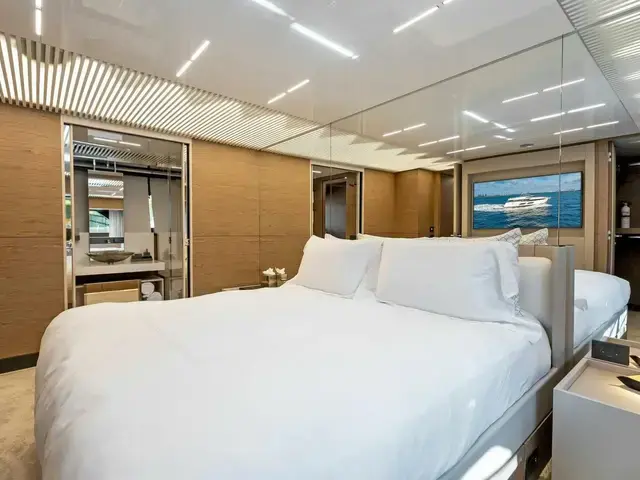 Ferretti Yachts 920