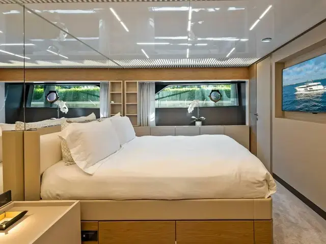 Ferretti Yachts 920