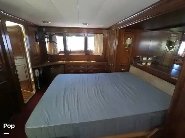 Benetti 100