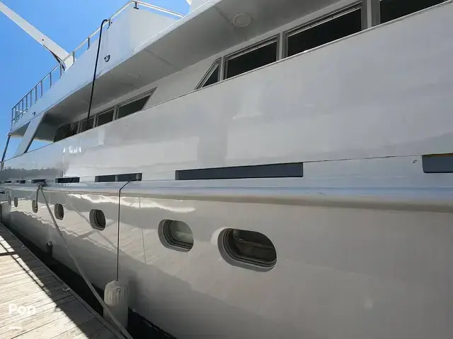 Benetti 100