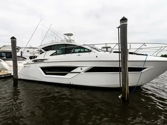 Cruisers Yachts 46 Cantius