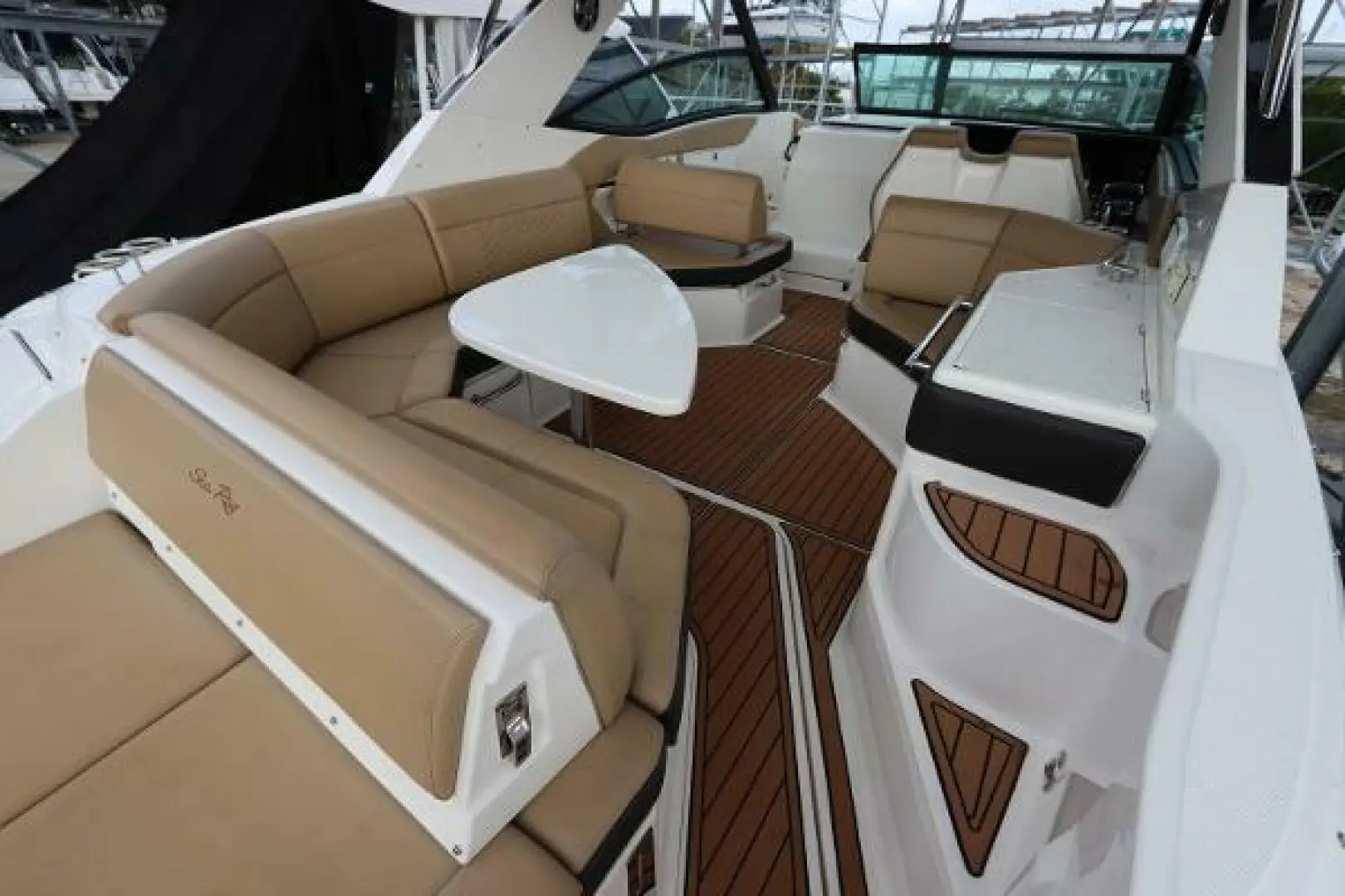 2019 Sea Ray 320 sundancer