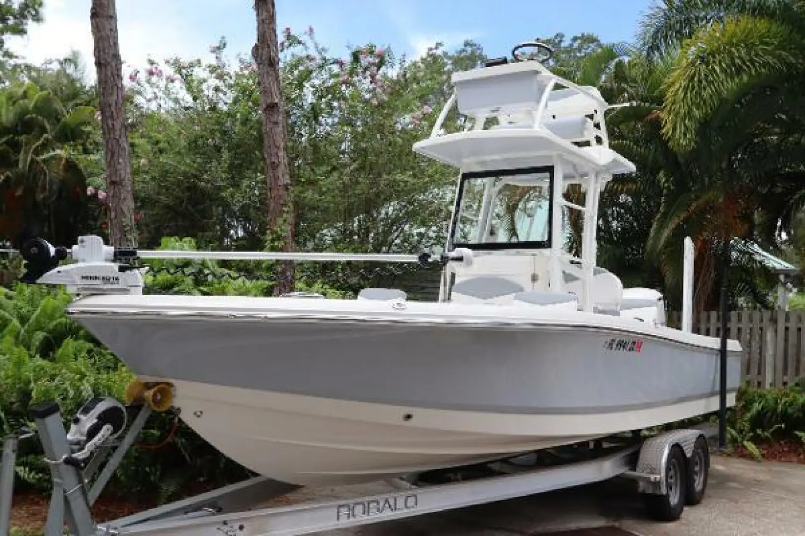 2021 Robalo 246 cayman sd