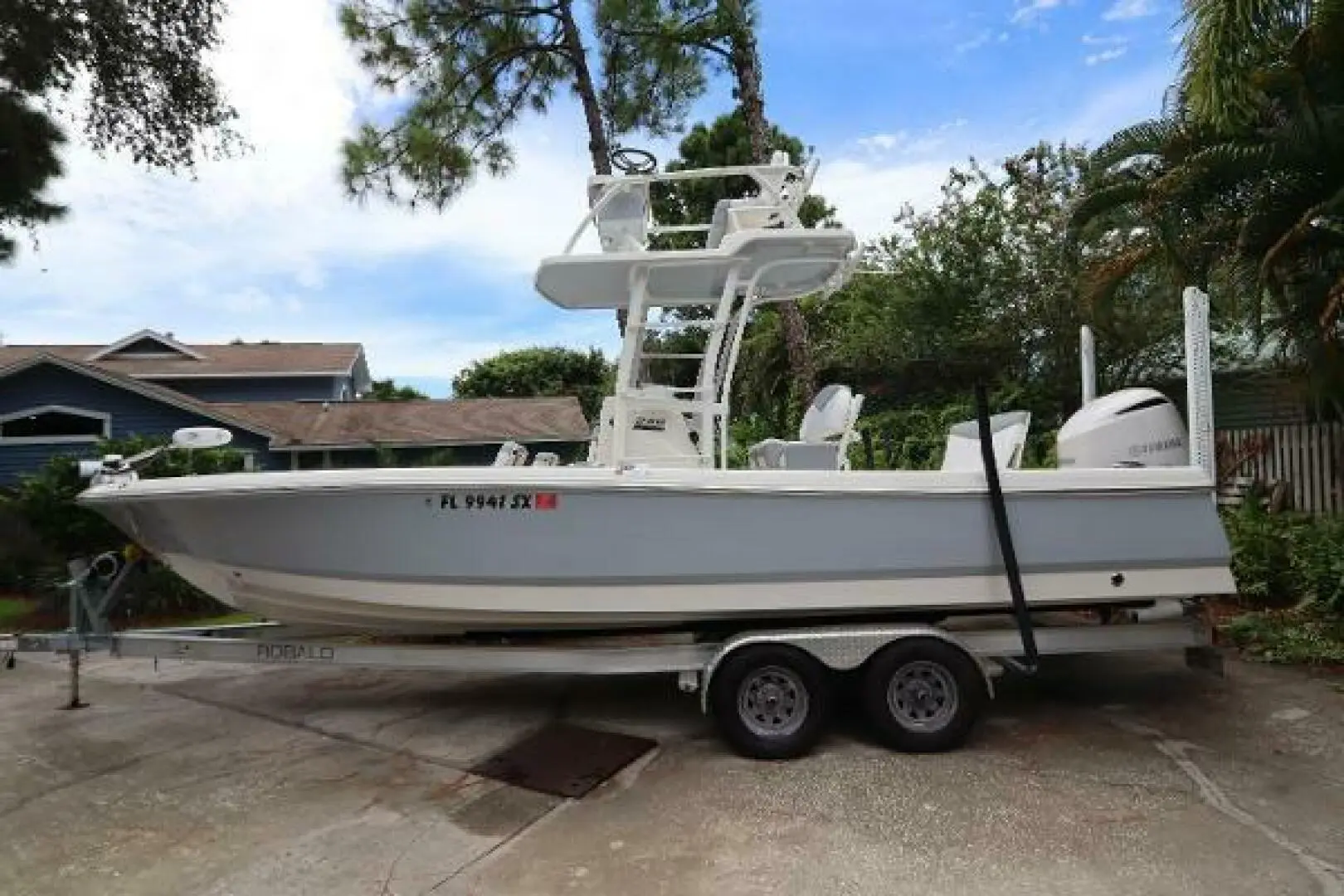 2021 Robalo 246 cayman sd