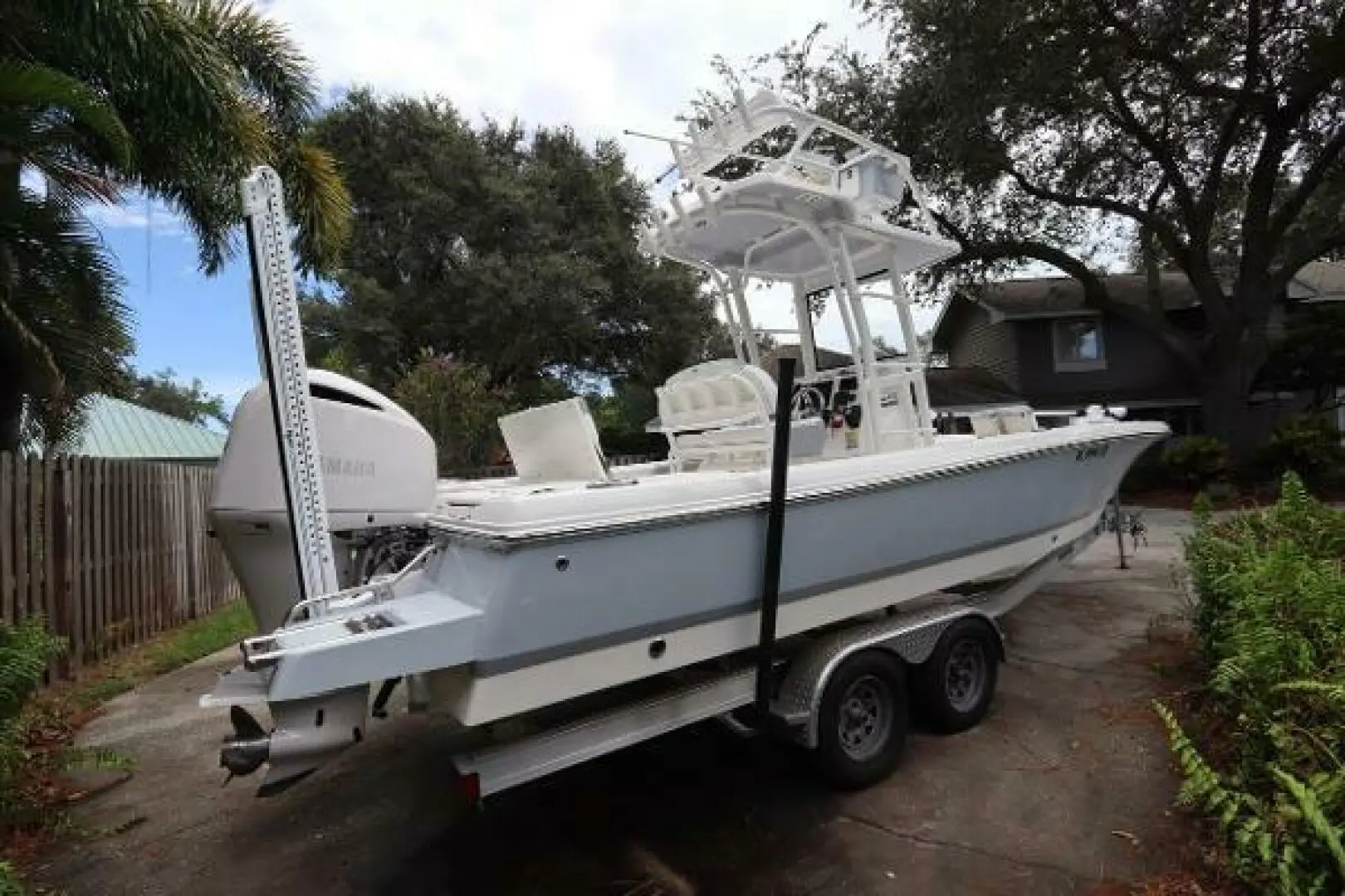 2021 Robalo 246 cayman sd