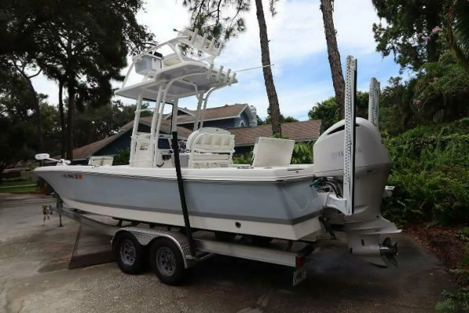 2021 Robalo 246 cayman sd