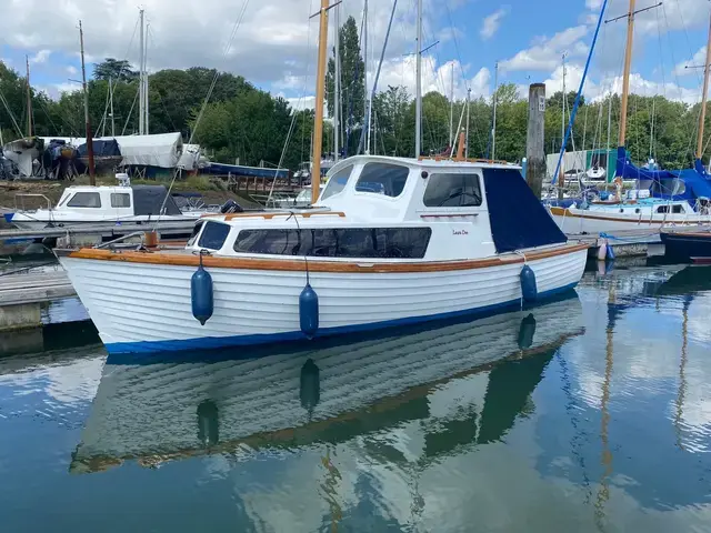 Classic 26' Cabin Boat