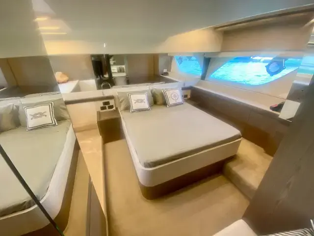 Ferretti Yachts 550