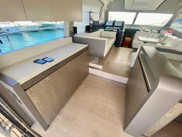 Ferretti Yachts 550