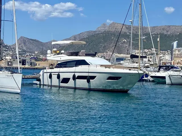 Ferretti Yachts 550