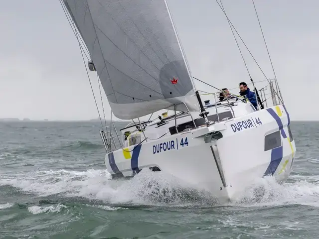 Dufour 44'