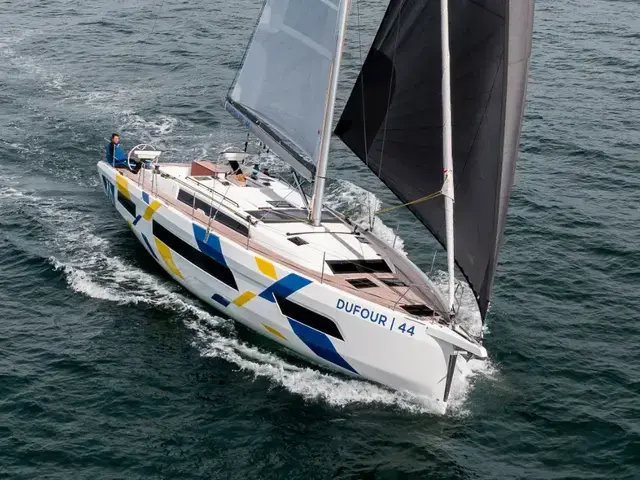 Dufour 44'