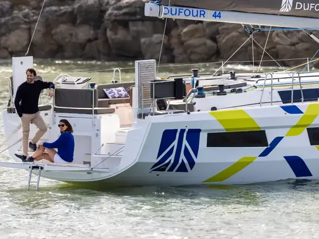 Dufour 44'