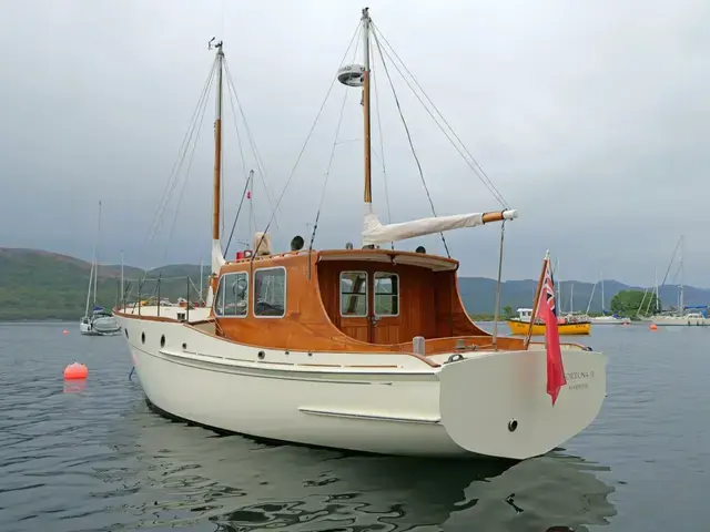 Classic Fred Parker Motor Yacht