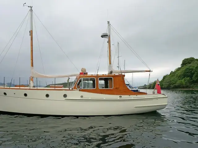 Classic Fred Parker Motor Yacht