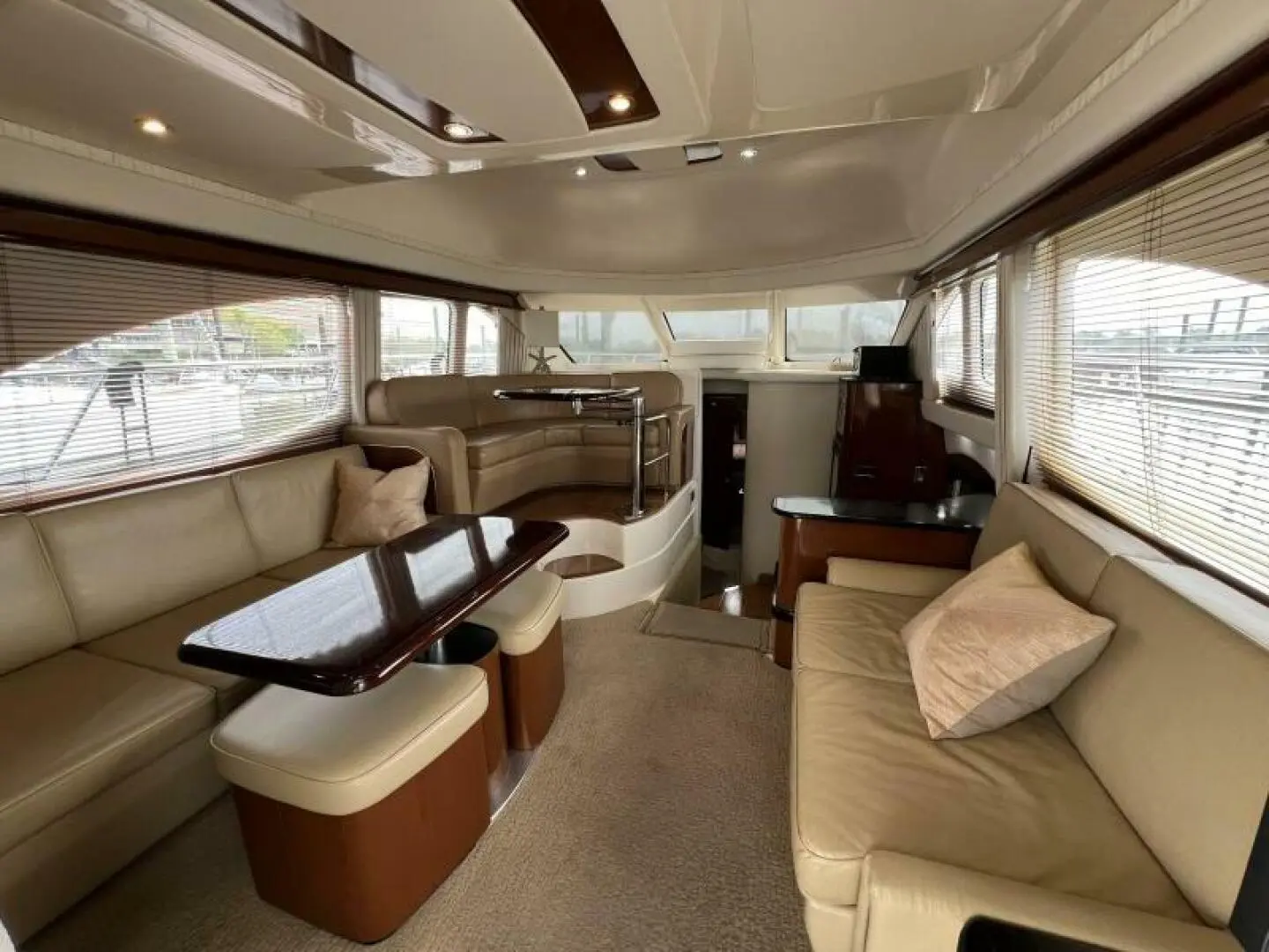 2009 Sea Ray 44 sedan bridge