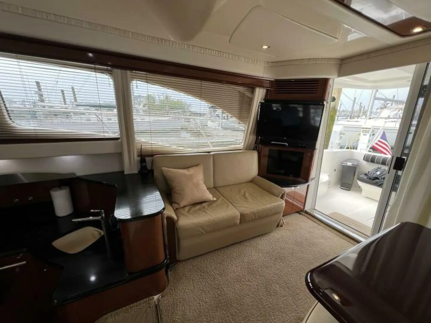 2009 Sea Ray 44 sedan bridge