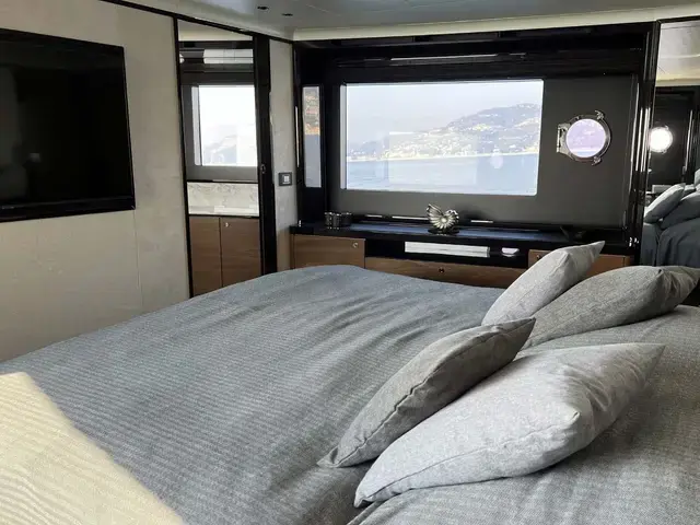 Absolute Navetta 68