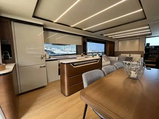 Absolute Navetta 68