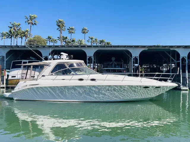 Sea Ray 410 Express Cruiser