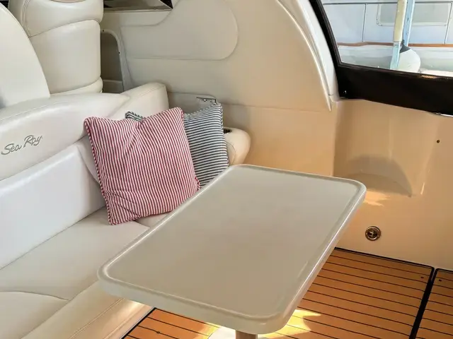 Sea Ray 410 Express Cruiser