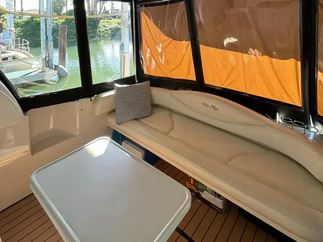 Sea Ray 410 Express Cruiser