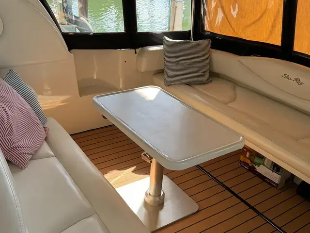 Sea Ray 410 Express Cruiser