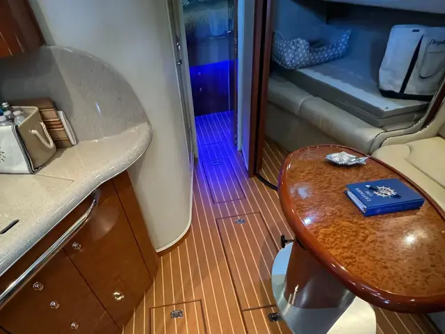 Sea Ray 410 Express Cruiser