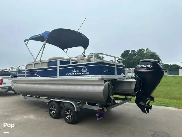 Sun Tracker Fishin' Barge 22 Dlx