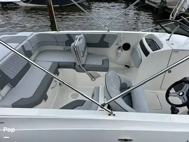 Bayliner Vr6