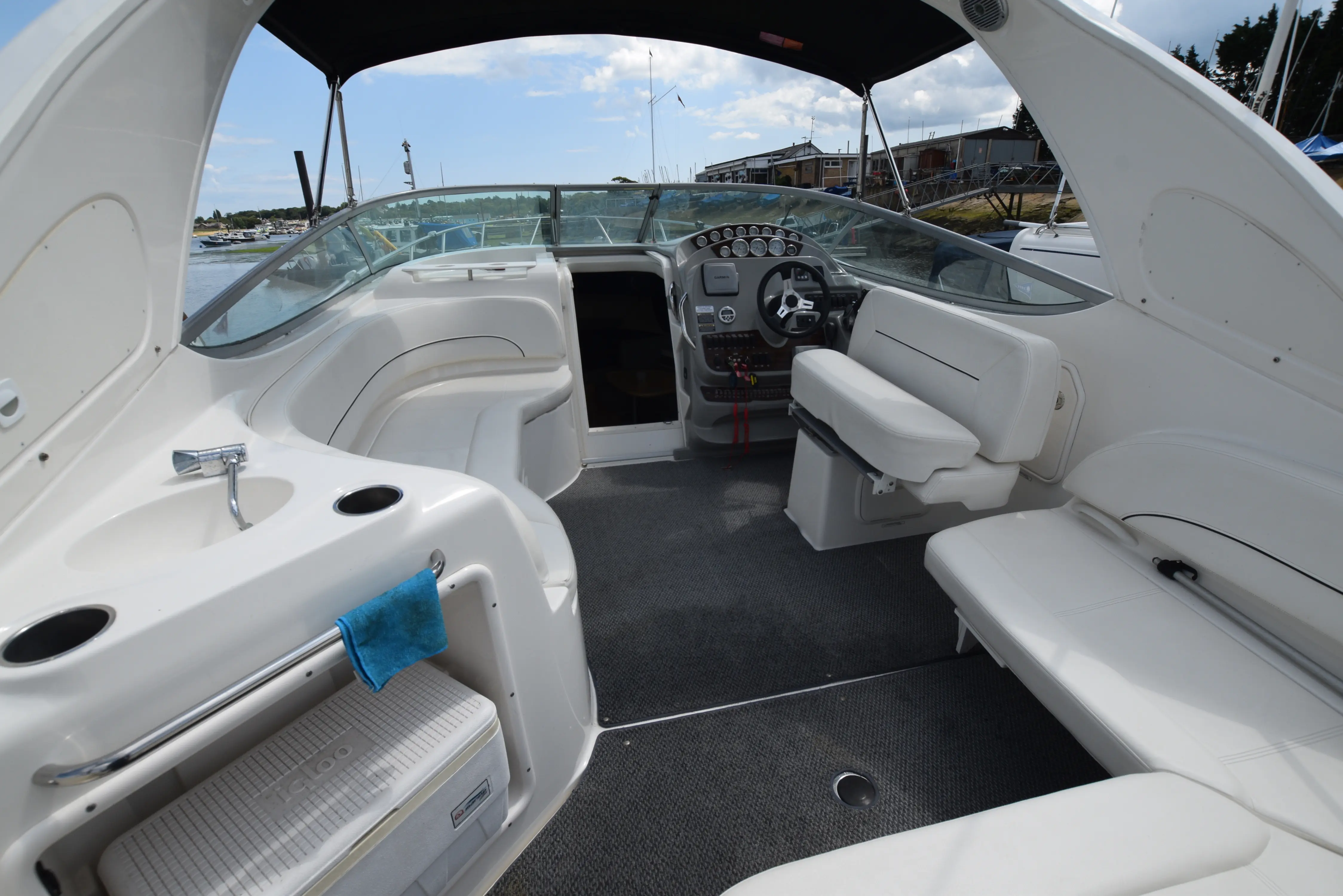 2011 Bayliner 315 sports cruiser