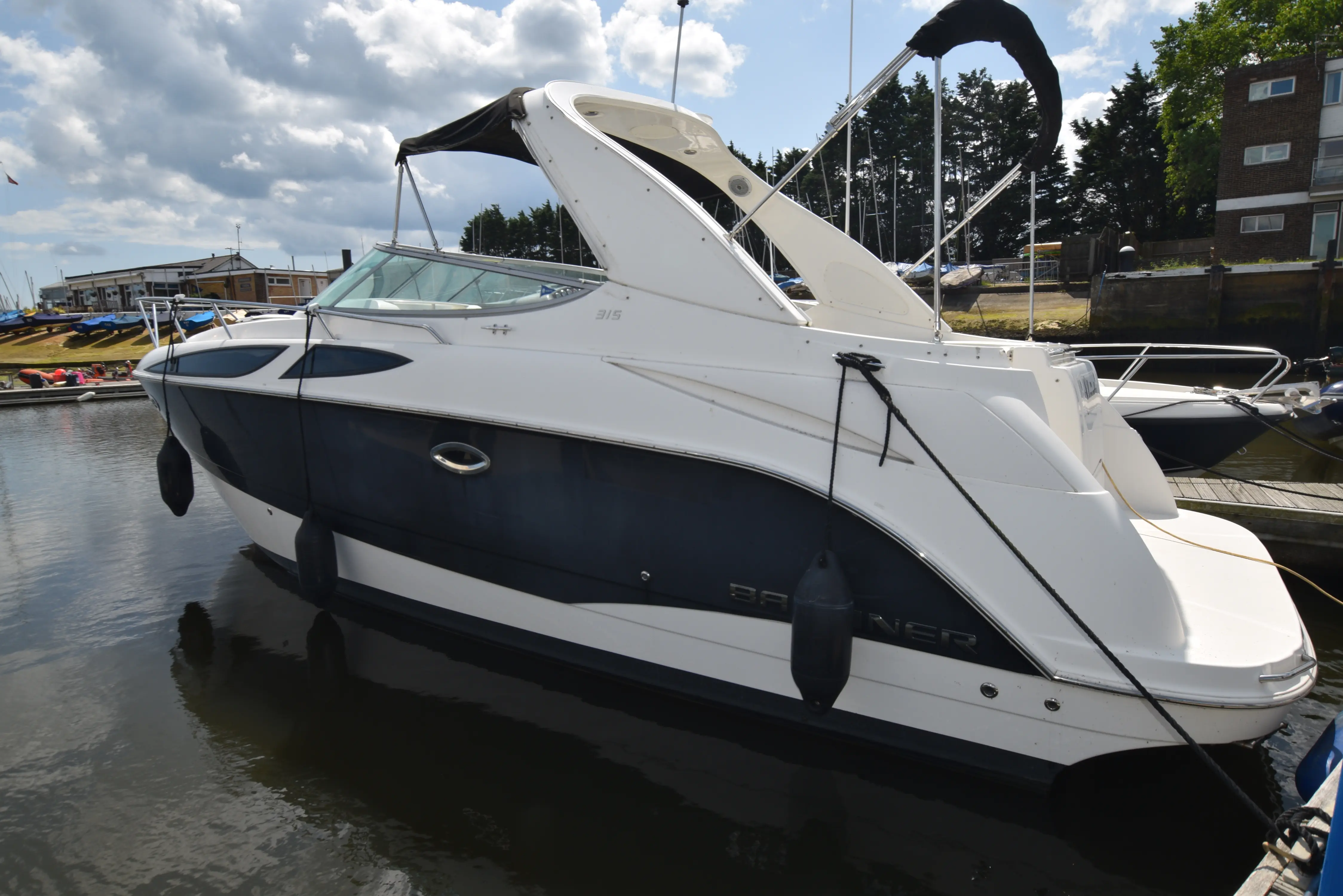 2011 Bayliner 315 sports cruiser