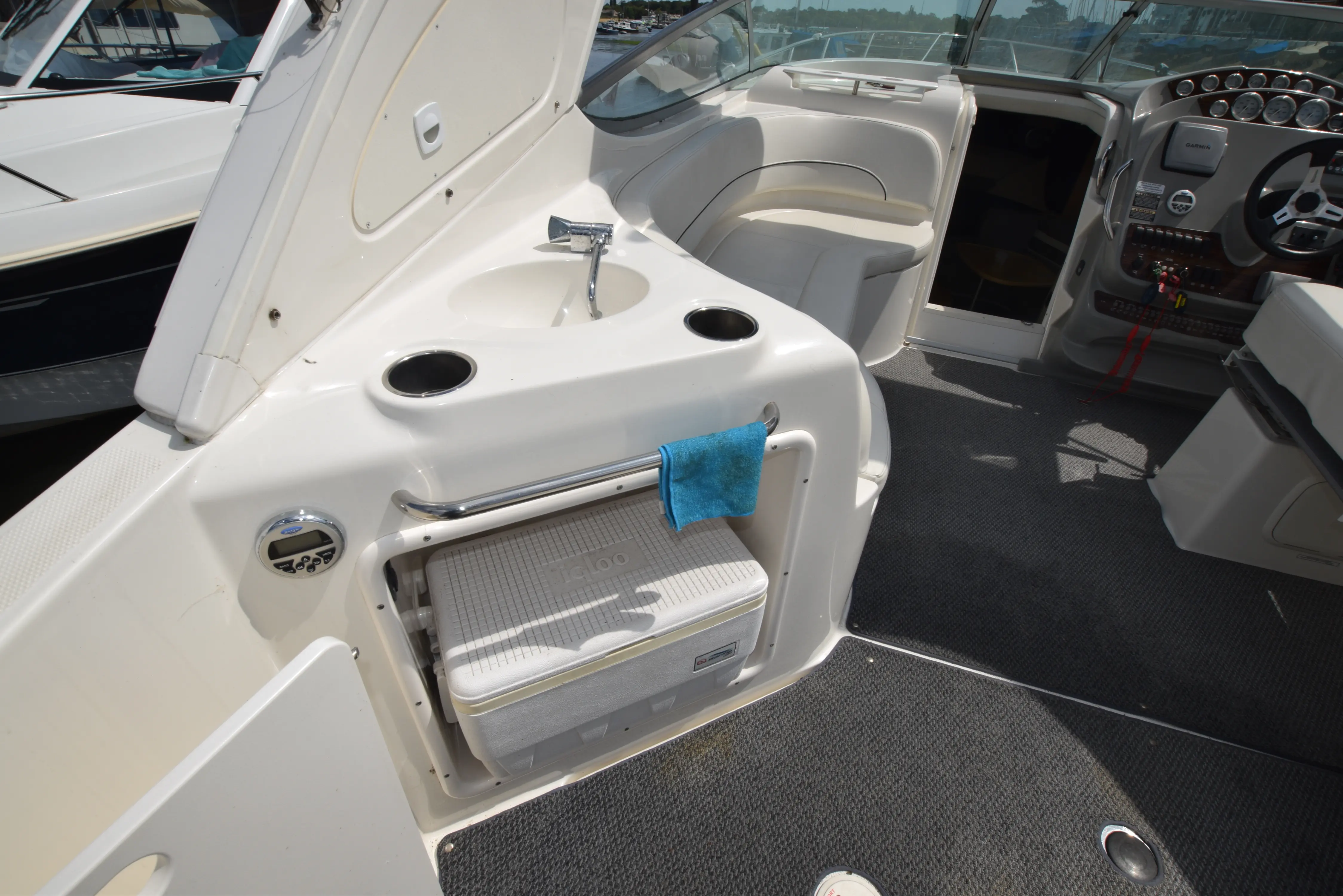 2011 Bayliner 315 sports cruiser