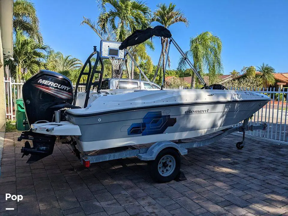 2017 Bayliner element e18