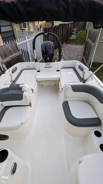 2017 Bayliner element e18