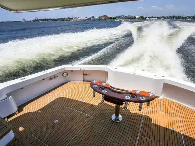 Hatteras 68 Convertible